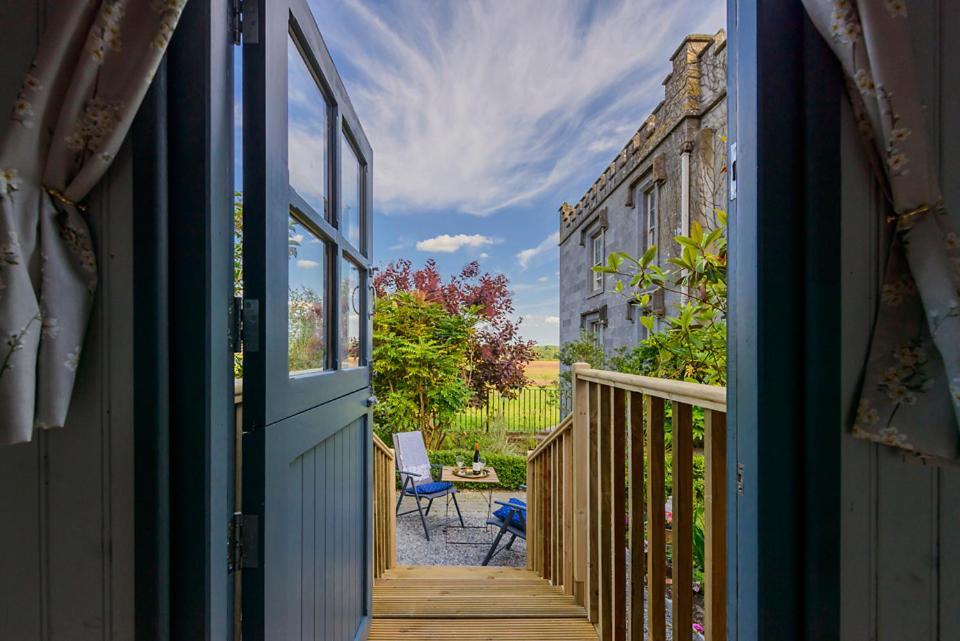 Hawthorn Hut Kilkenny Glamping At Jenkinstown House Hotel Jenkinstown Park Екстериор снимка